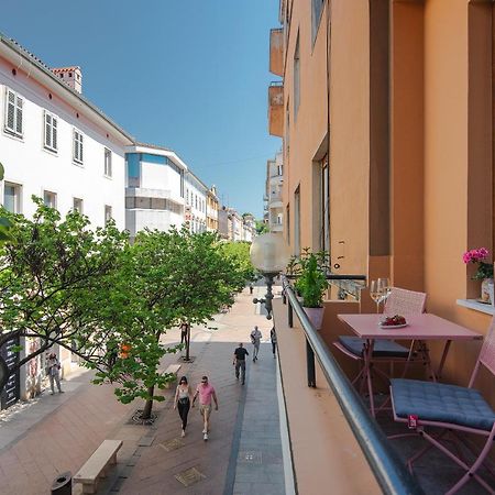 E&F Luxury Apartments Пула Екстериор снимка