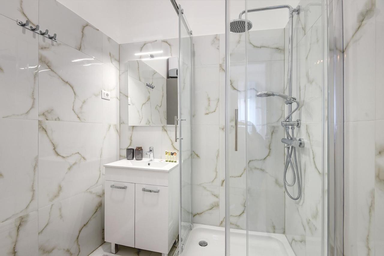 E&F Luxury Apartments Пула Екстериор снимка