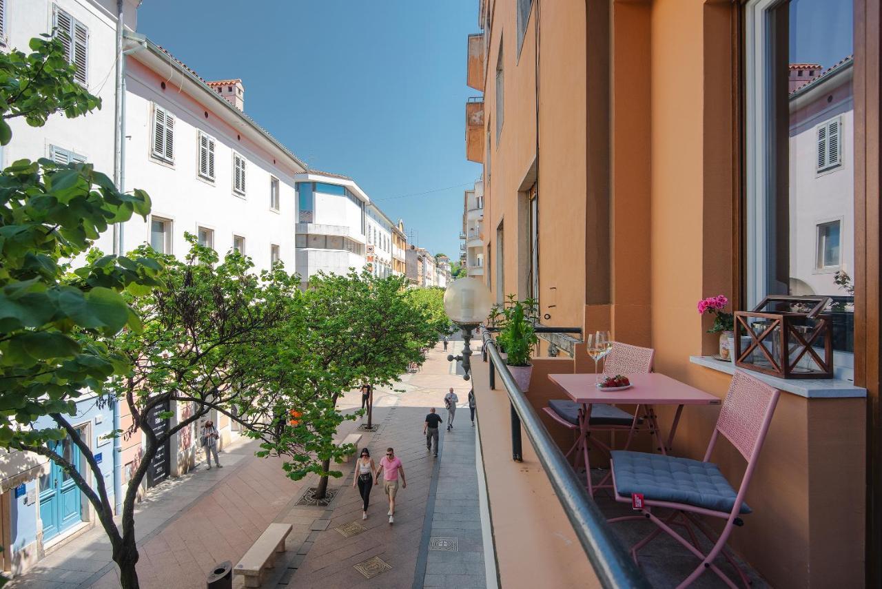 E&F Luxury Apartments Пула Екстериор снимка