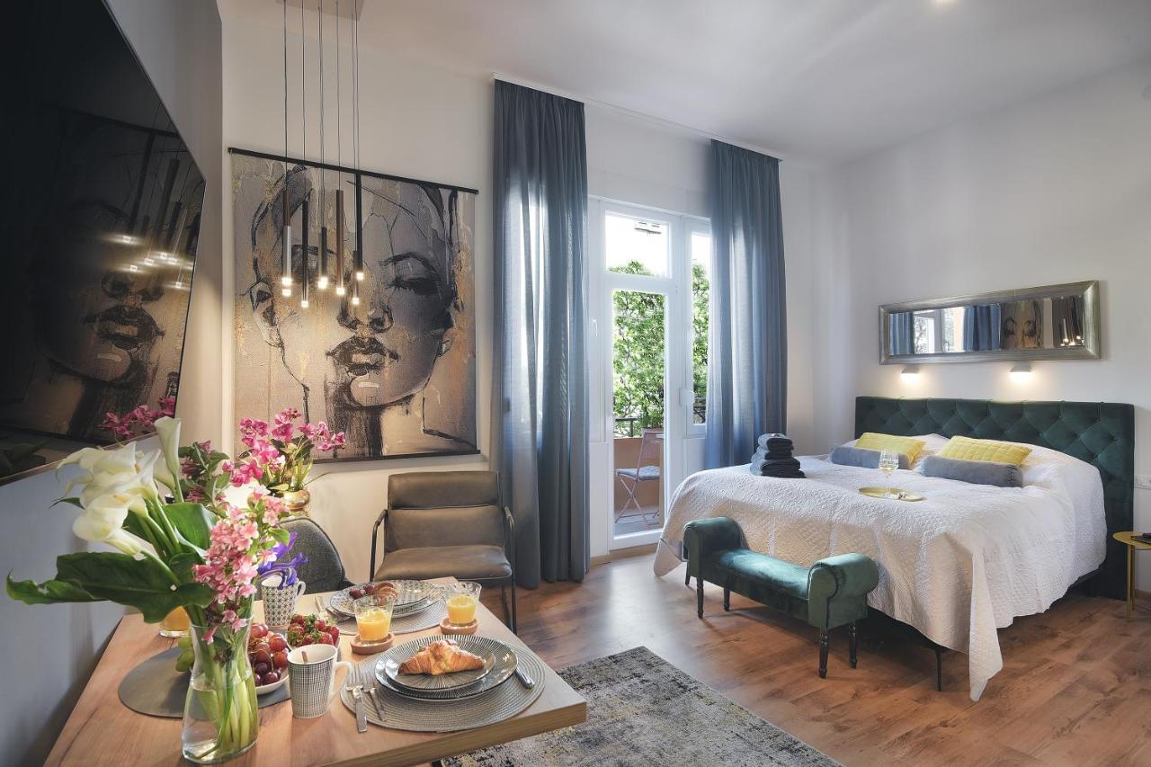 E&F Luxury Apartments Пула Екстериор снимка