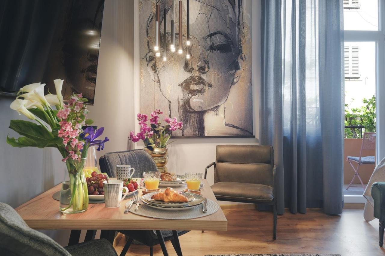 E&F Luxury Apartments Пула Екстериор снимка
